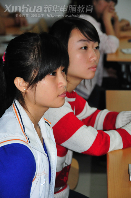 参加授牌仪式的学子