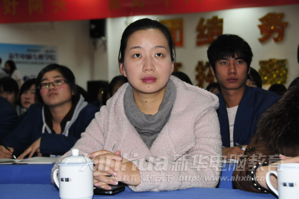 �����źϷ���ίԱ��ѧУ������Ԭ��һ��ϯ���α����