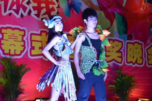 安徽新华电脑专修学院—台前一分钟,台下十年功